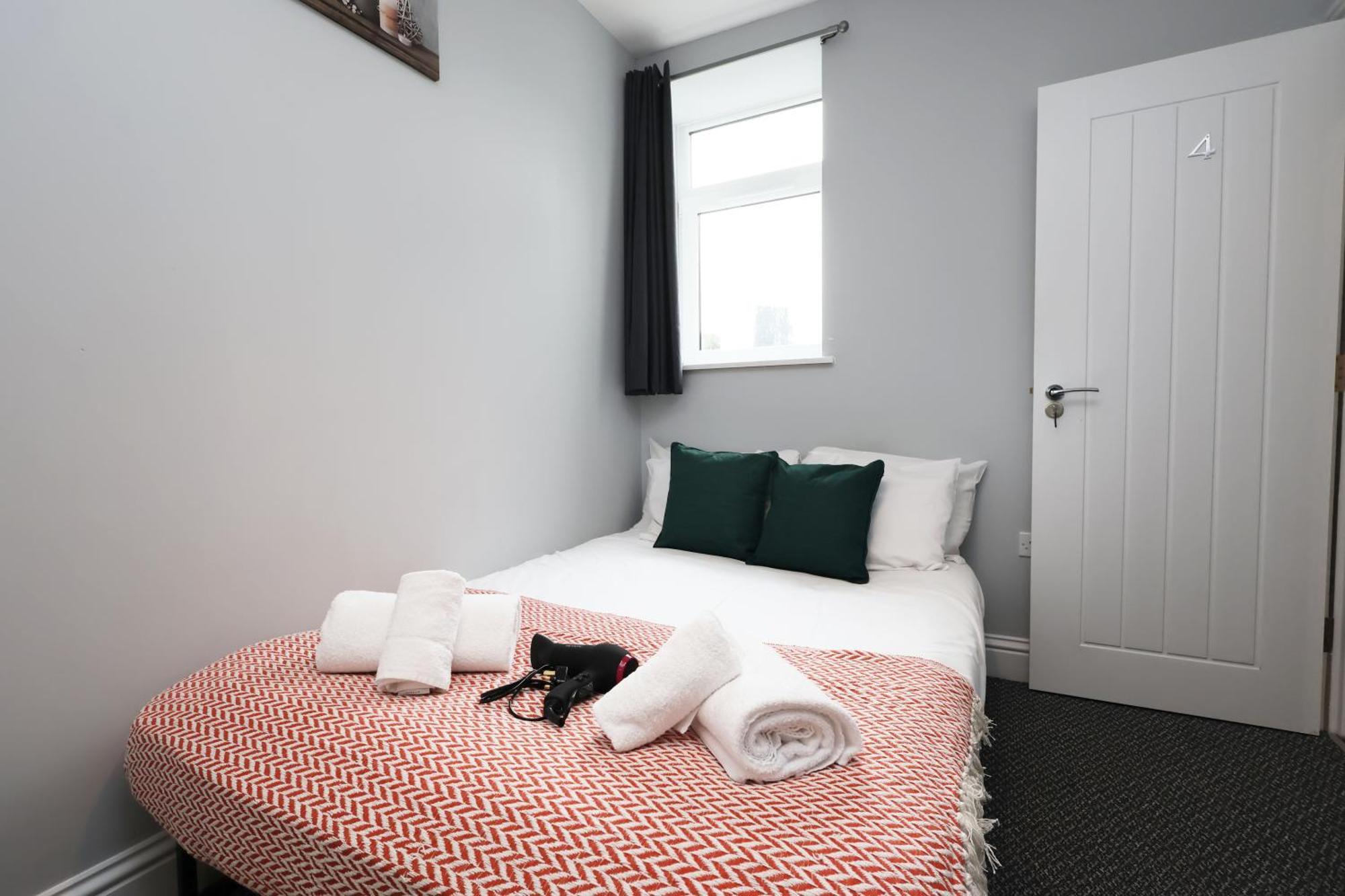 En-Suite Double Rooms, Smart Tv Comfy Style Llanelli Esterno foto