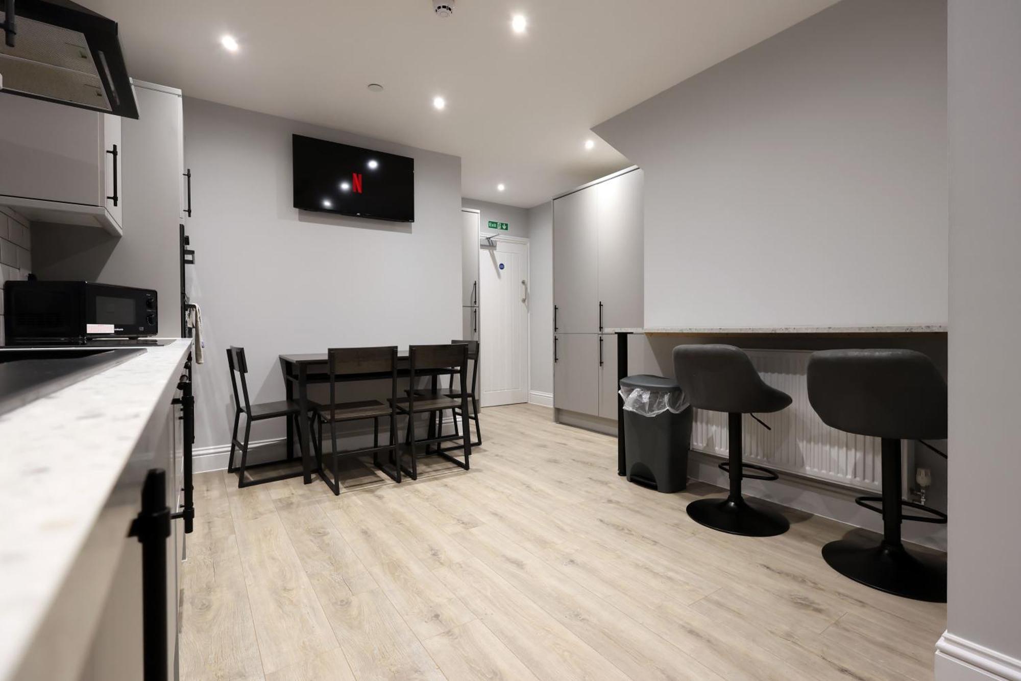 En-Suite Double Rooms, Smart Tv Comfy Style Llanelli Esterno foto