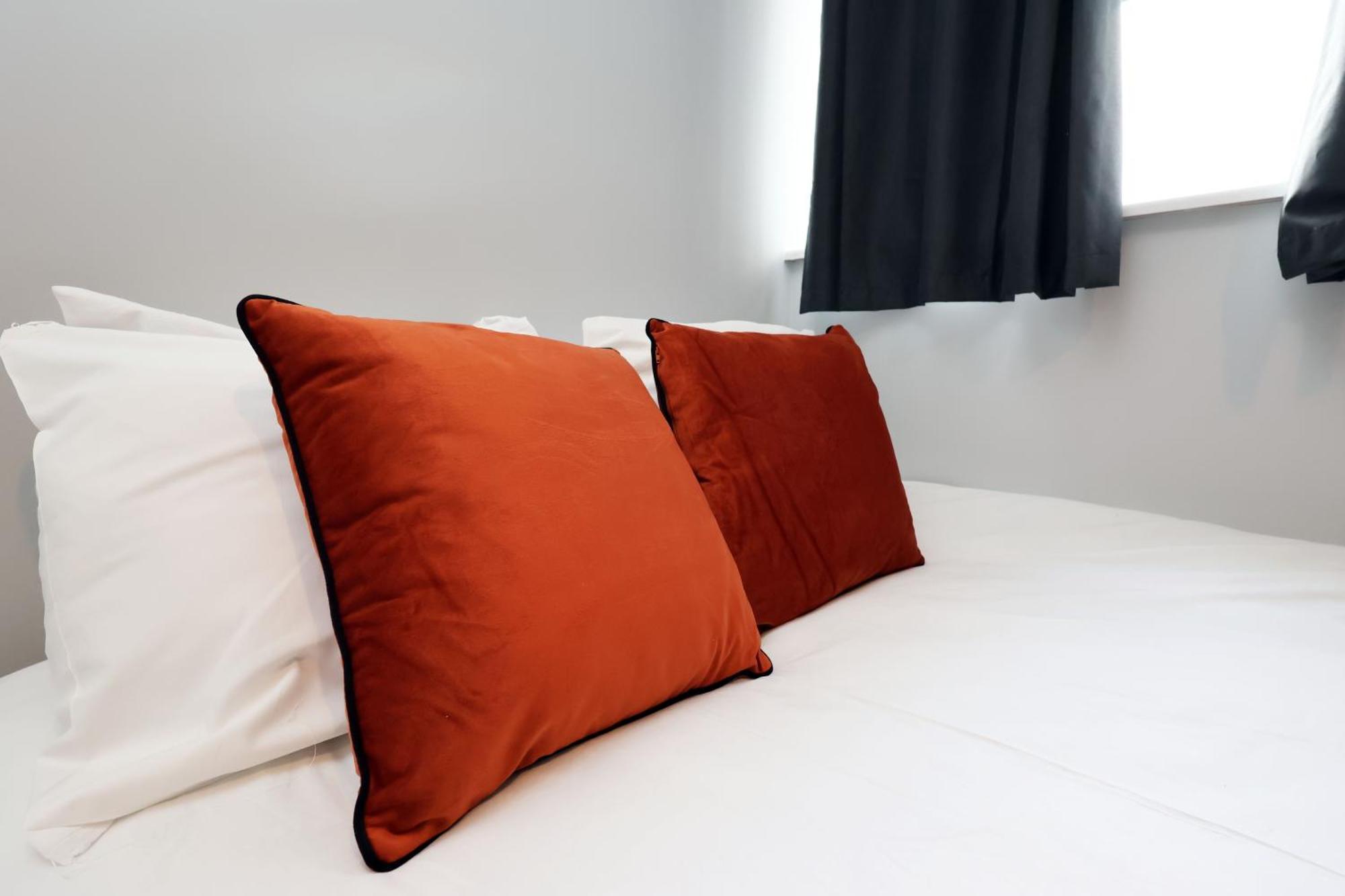 En-Suite Double Rooms, Smart Tv Comfy Style Llanelli Esterno foto