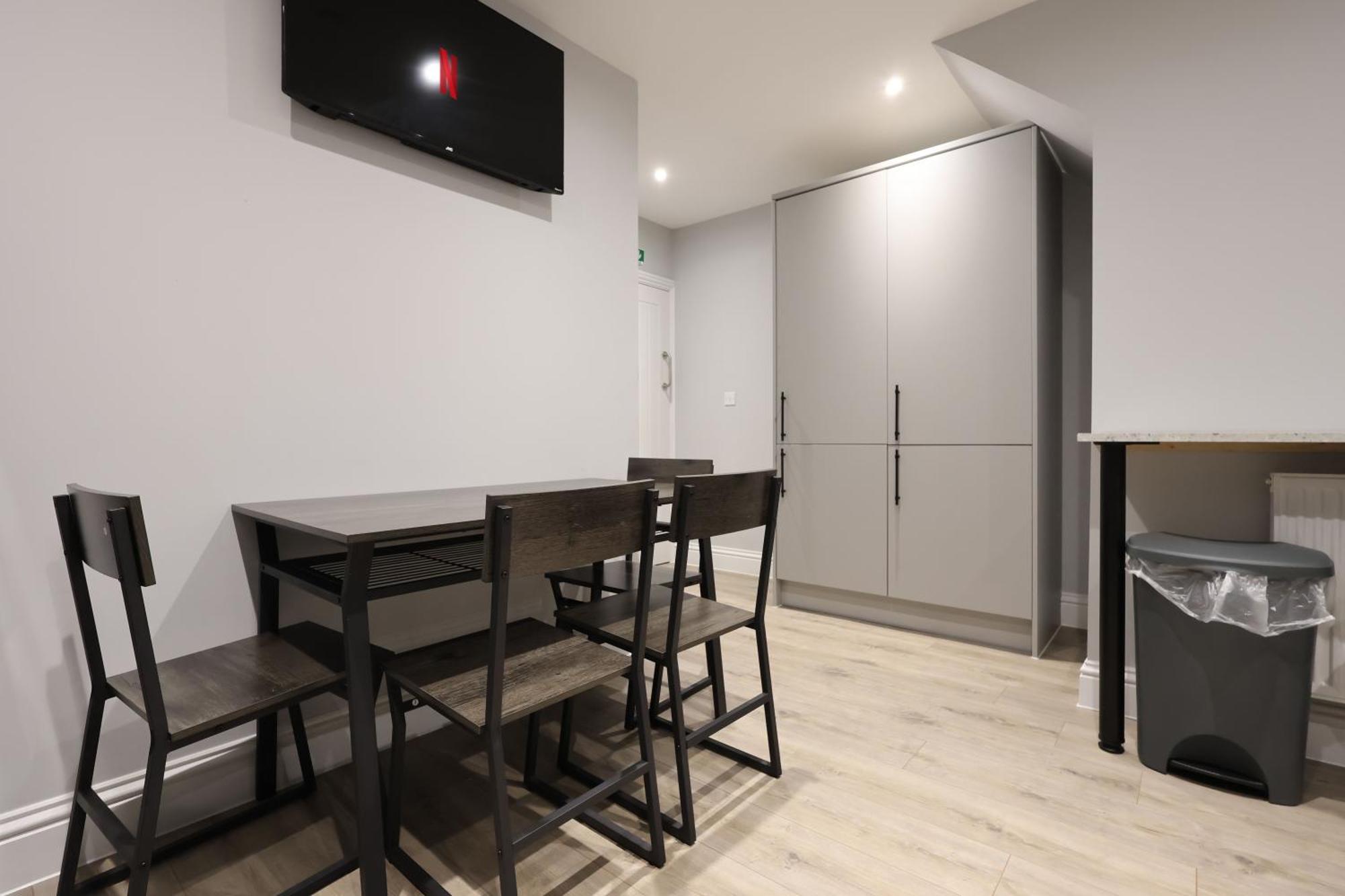 En-Suite Double Rooms, Smart Tv Comfy Style Llanelli Esterno foto