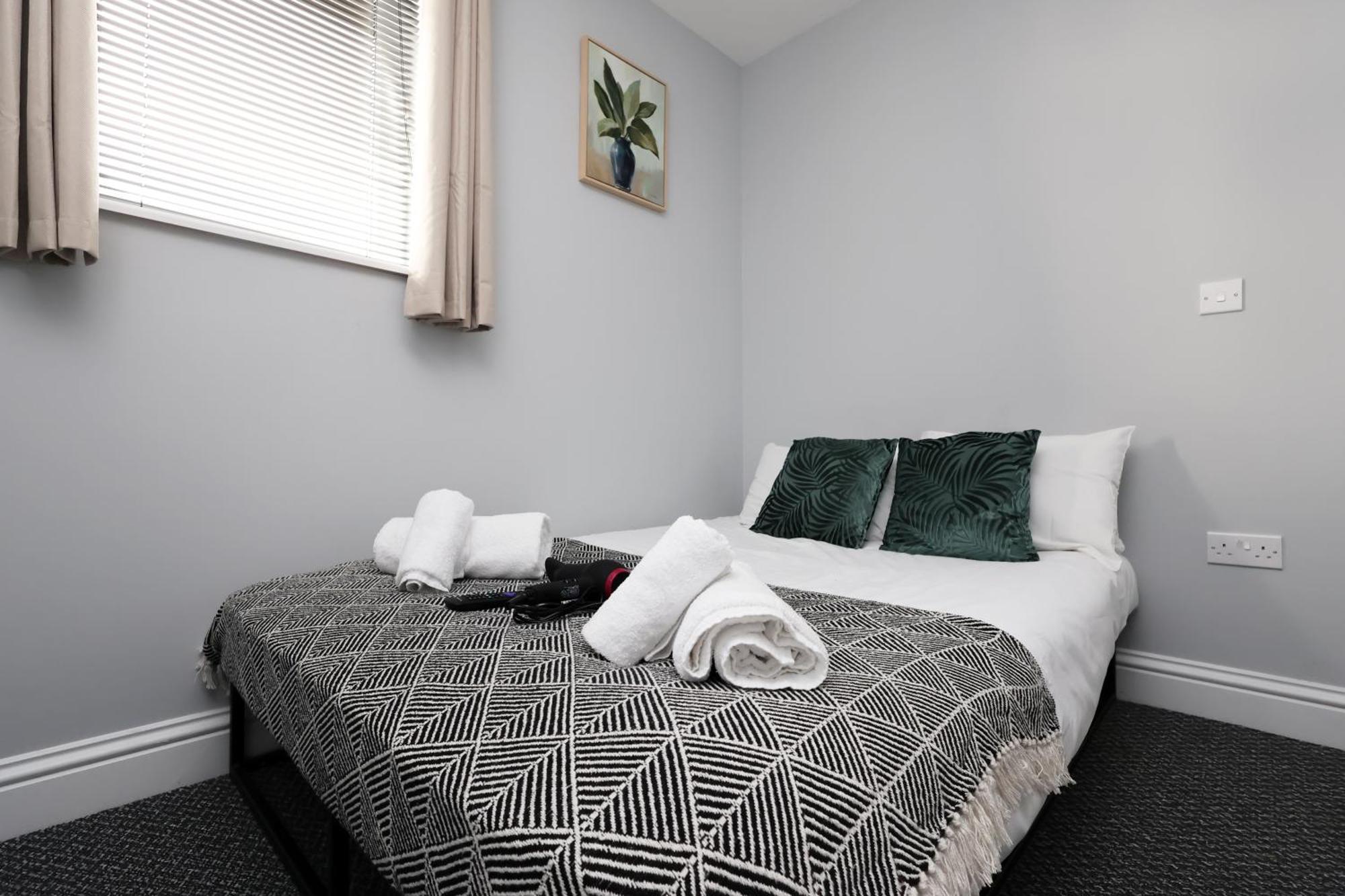 En-Suite Double Rooms, Smart Tv Comfy Style Llanelli Esterno foto